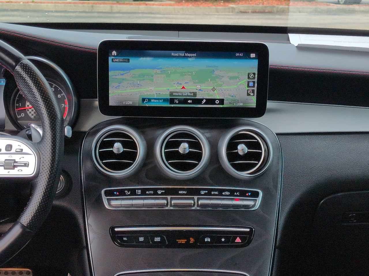 Used 2021 Mercedes-Benz GLC 43 AMG 4MATIC w/ Multimedia Package image 18