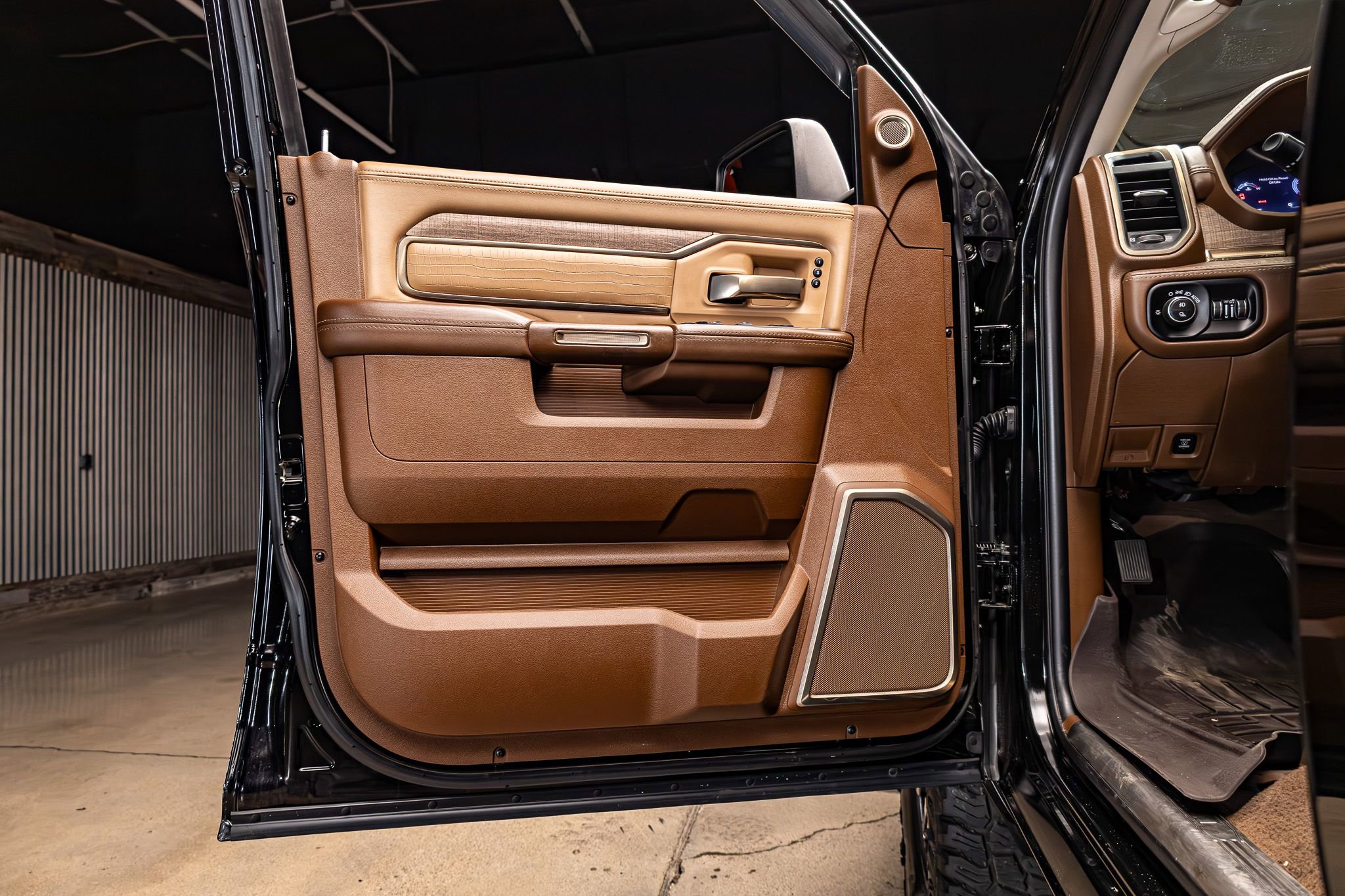 Used 2024 RAM 3500 Limited w/ Towing Technology Group image 28