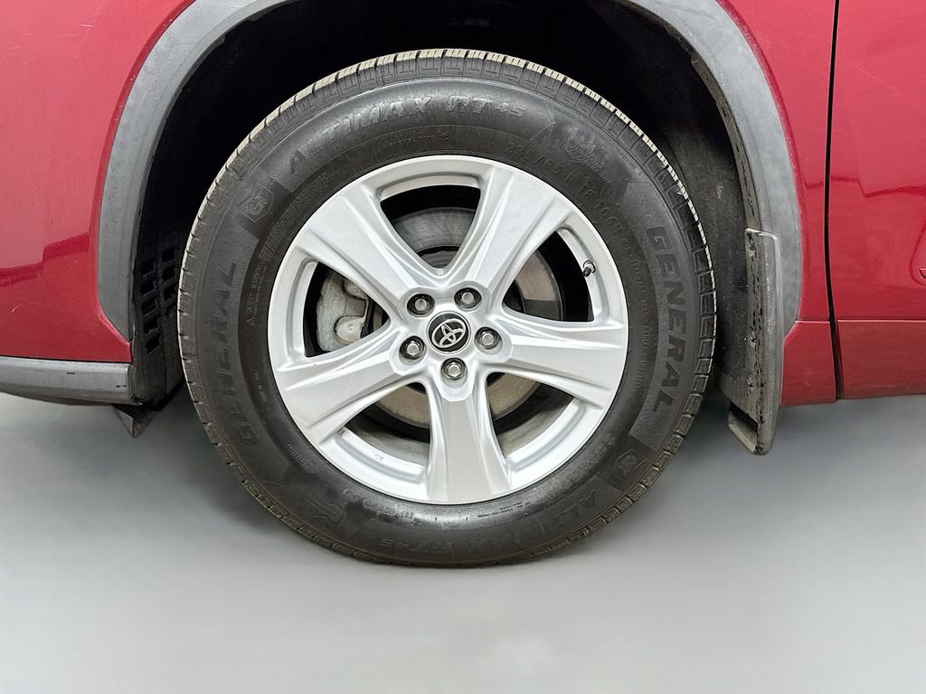 Used 2020 Toyota Highlander LE AWD/4WD image 38