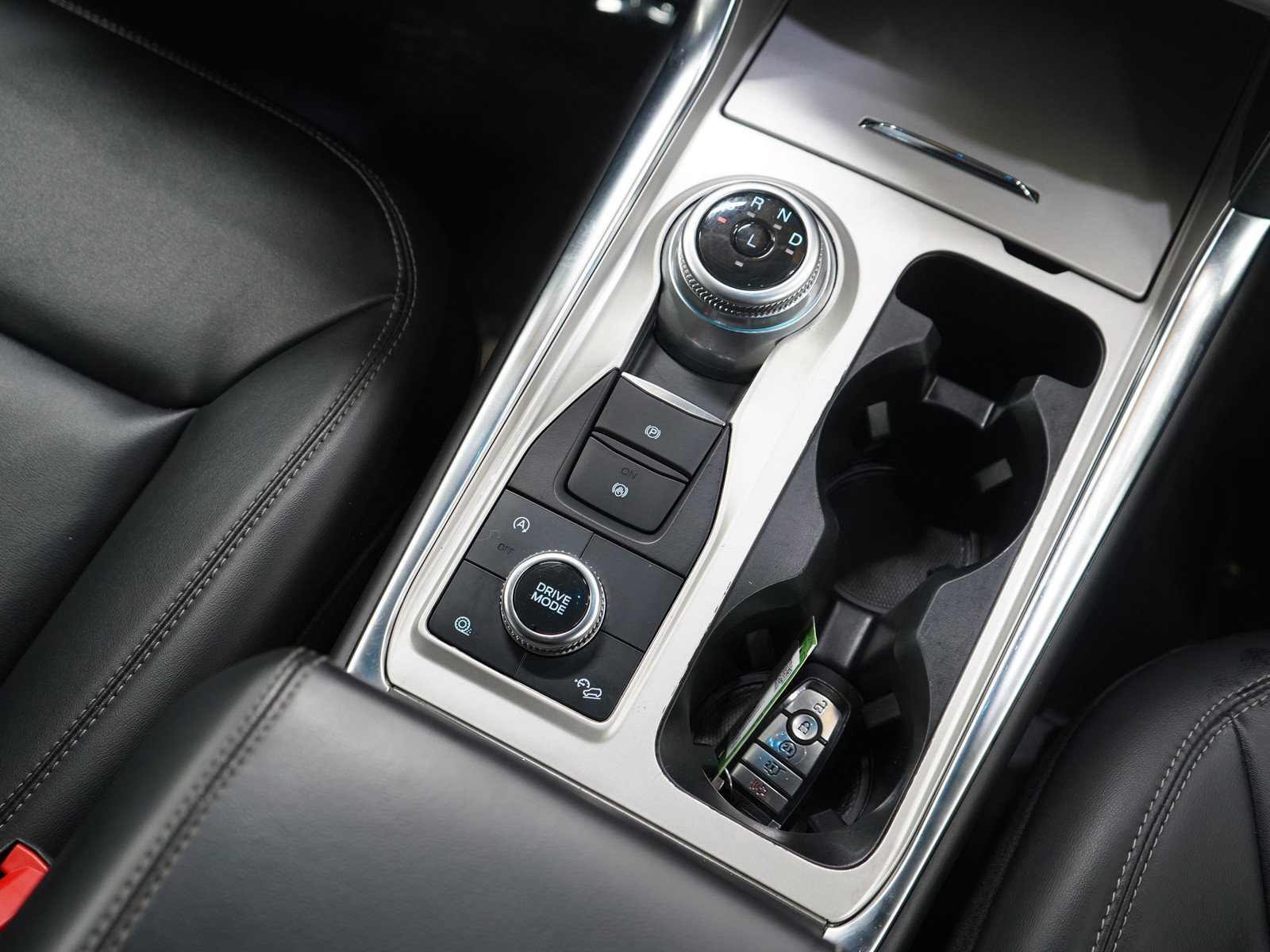 Used 2024 Ford Explorer XLT image 18