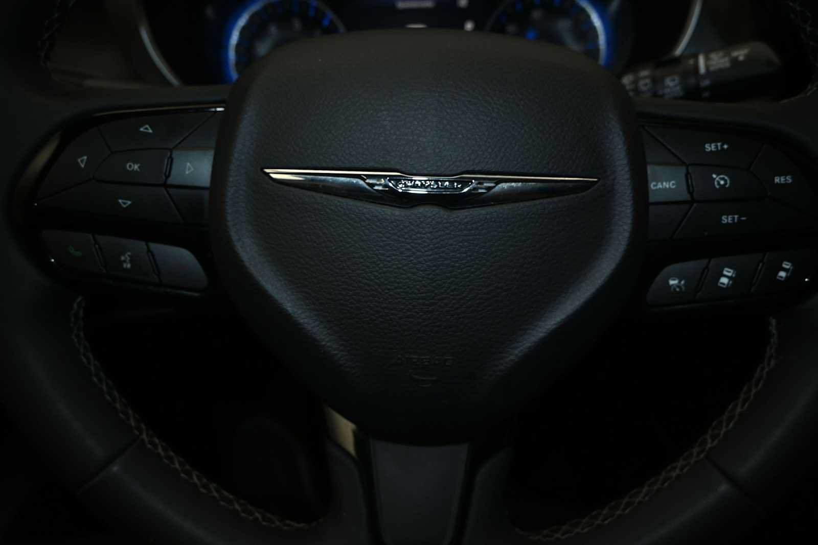 Used 2025 Chrysler Pacifica Limited FWD image 11