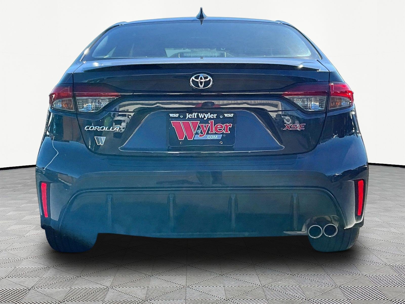 Used 2024 Toyota Corolla XSE FWD image 5