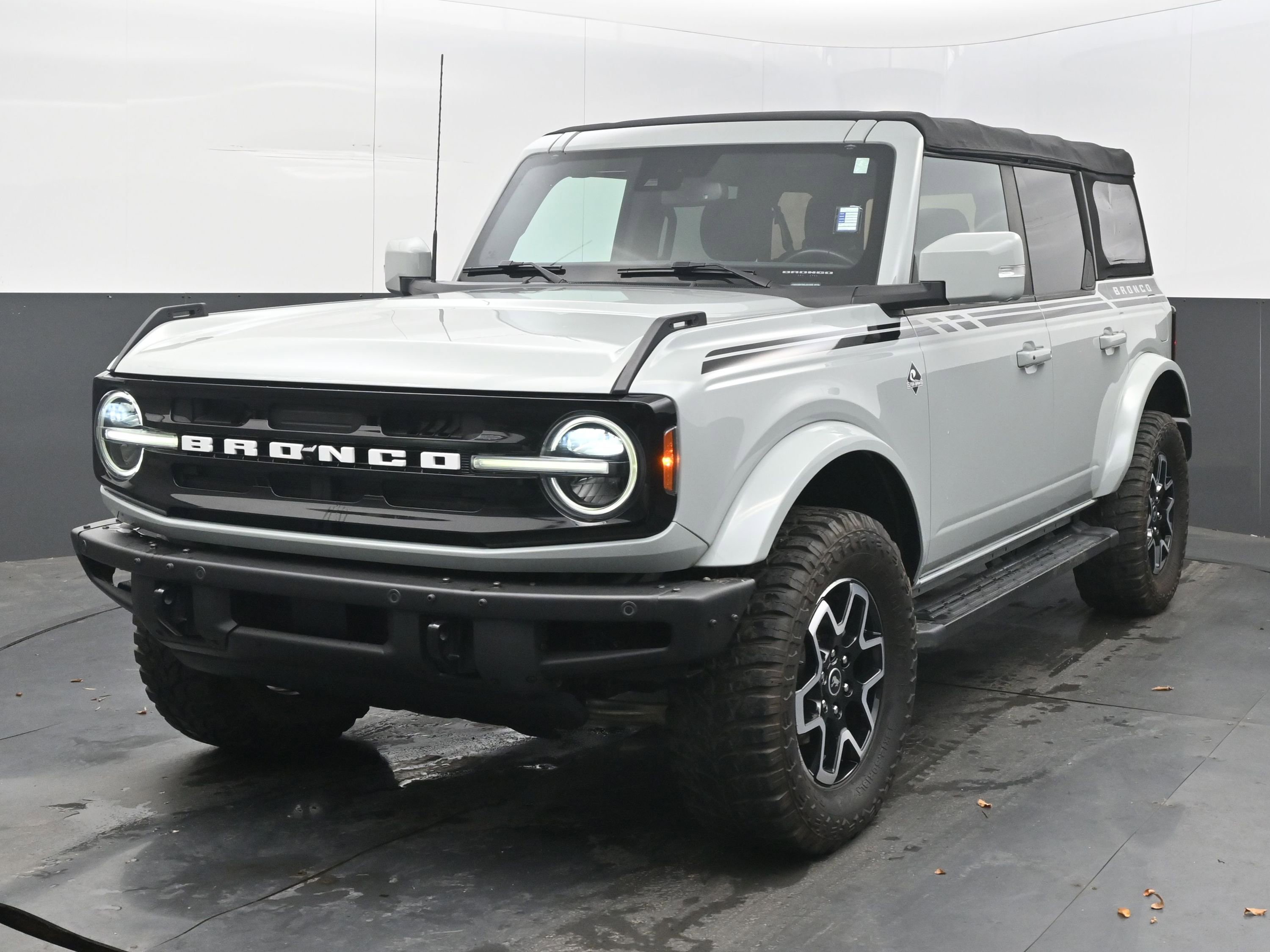 Used 2021 Ford Bronco Outer Banks image 4