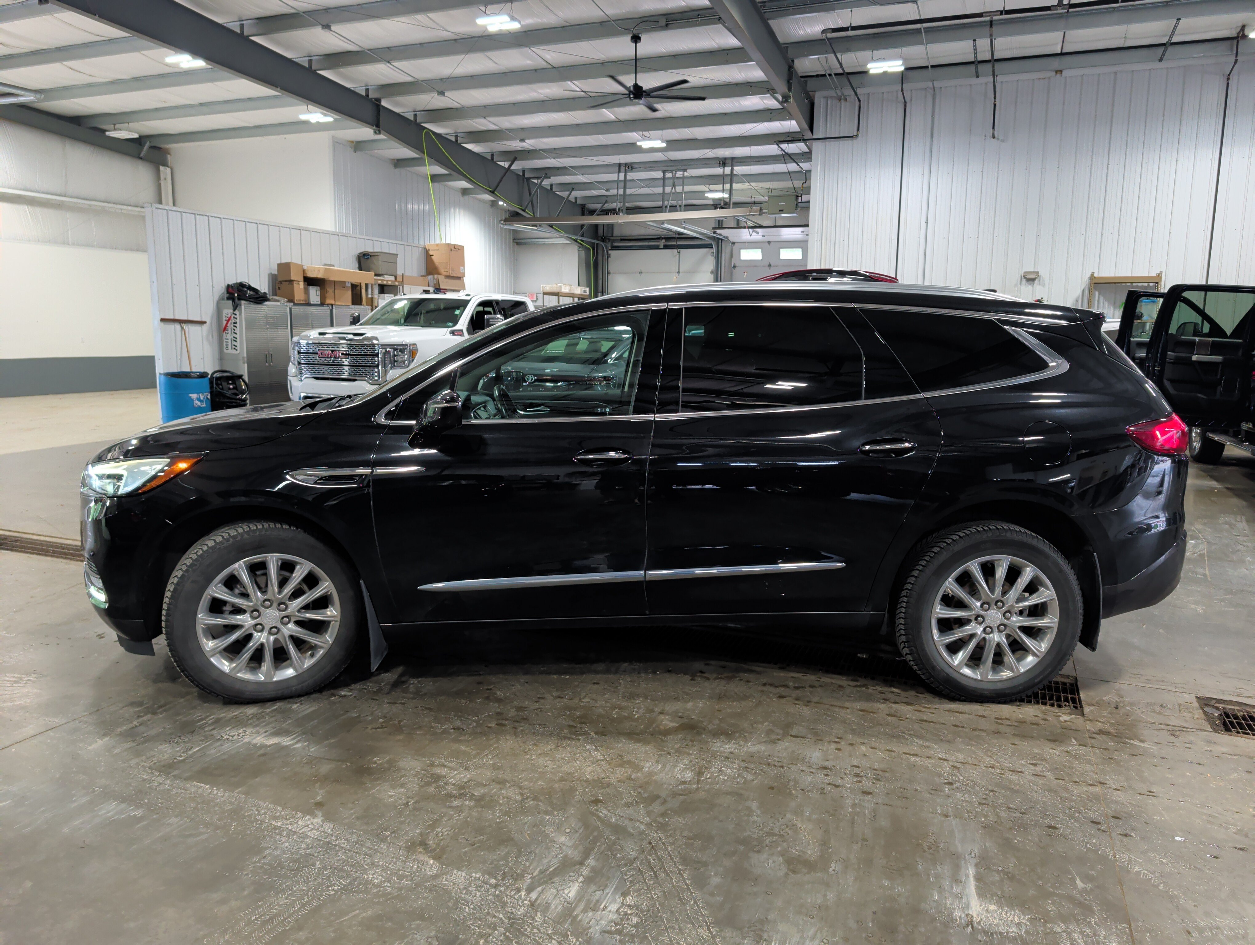 Used 2020 Buick Enclave Premium w/ Sun and Sites Package AWD/4WD image 5