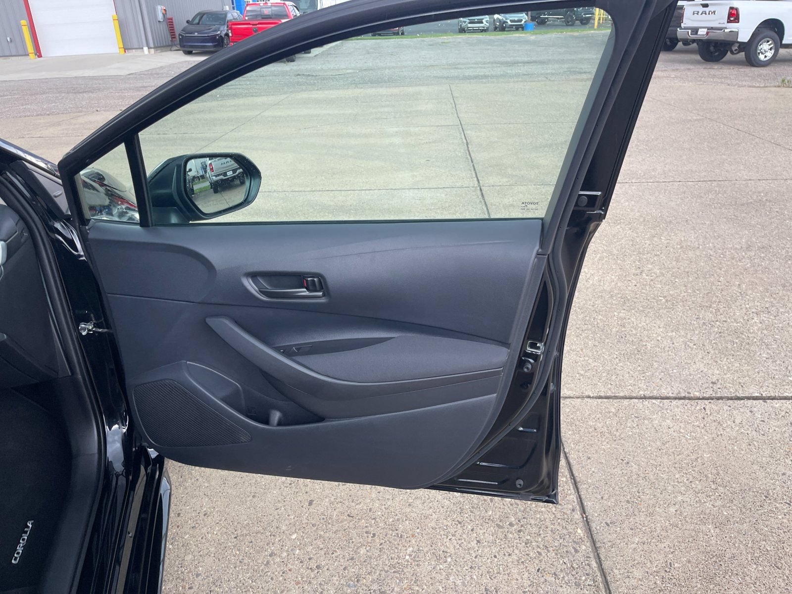 Used 2026 Toyota Corolla LE FWD image 17