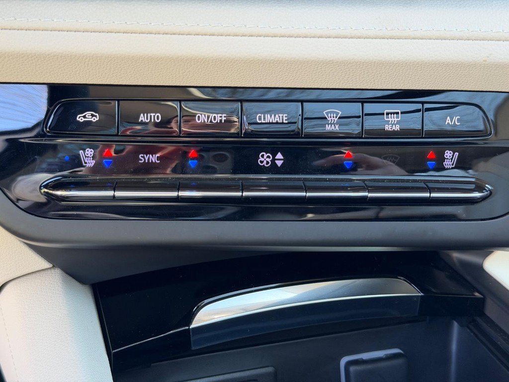 Used 2023 Buick Envision Avenir image 24