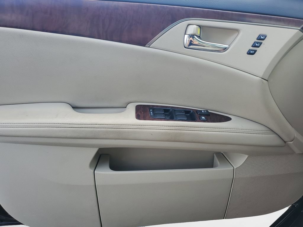 Used 2011 Toyota Avalon Limited FWD image 19