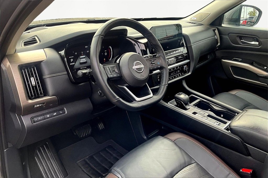 Used 2024 Nissan Pathfinder Platinum w/ Cargo Package image 14
