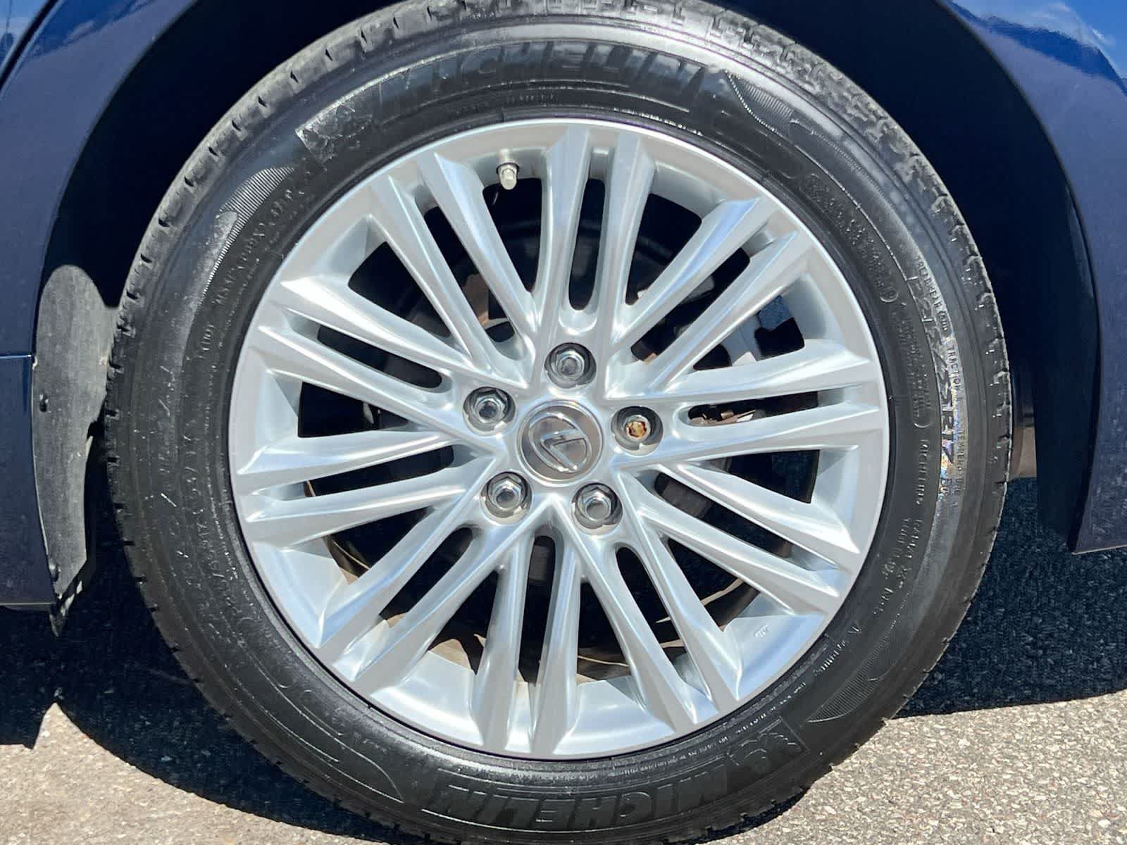 Used 2015 Lexus ES 350 w/ Luxury Package FWD image 13
