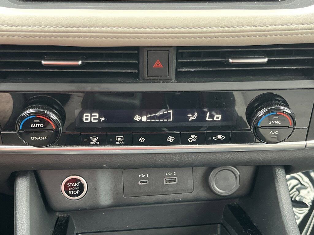 Used 2023 Nissan Rogue SV image 4