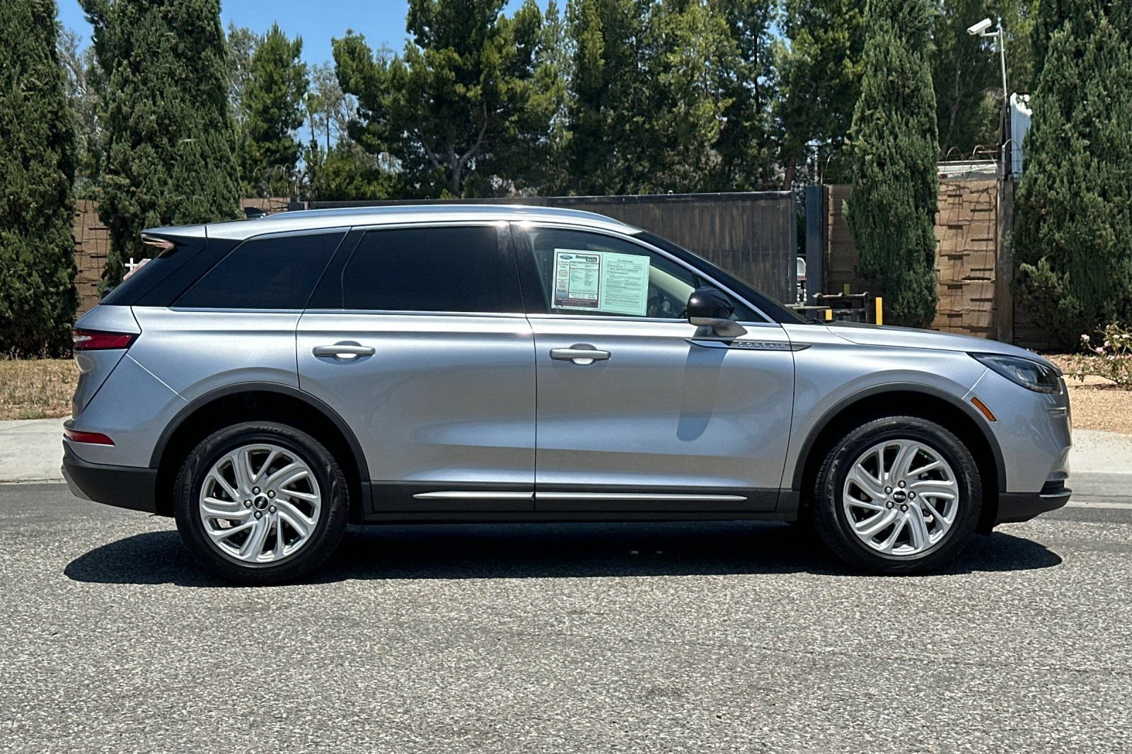 Used 2022 Lincoln Corsair FWD image 3