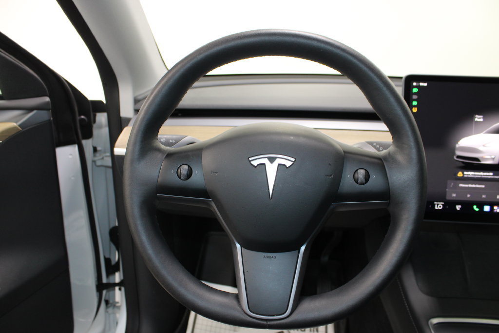 Used 2023 Tesla Model Y Long Range AWD/4WD image 32