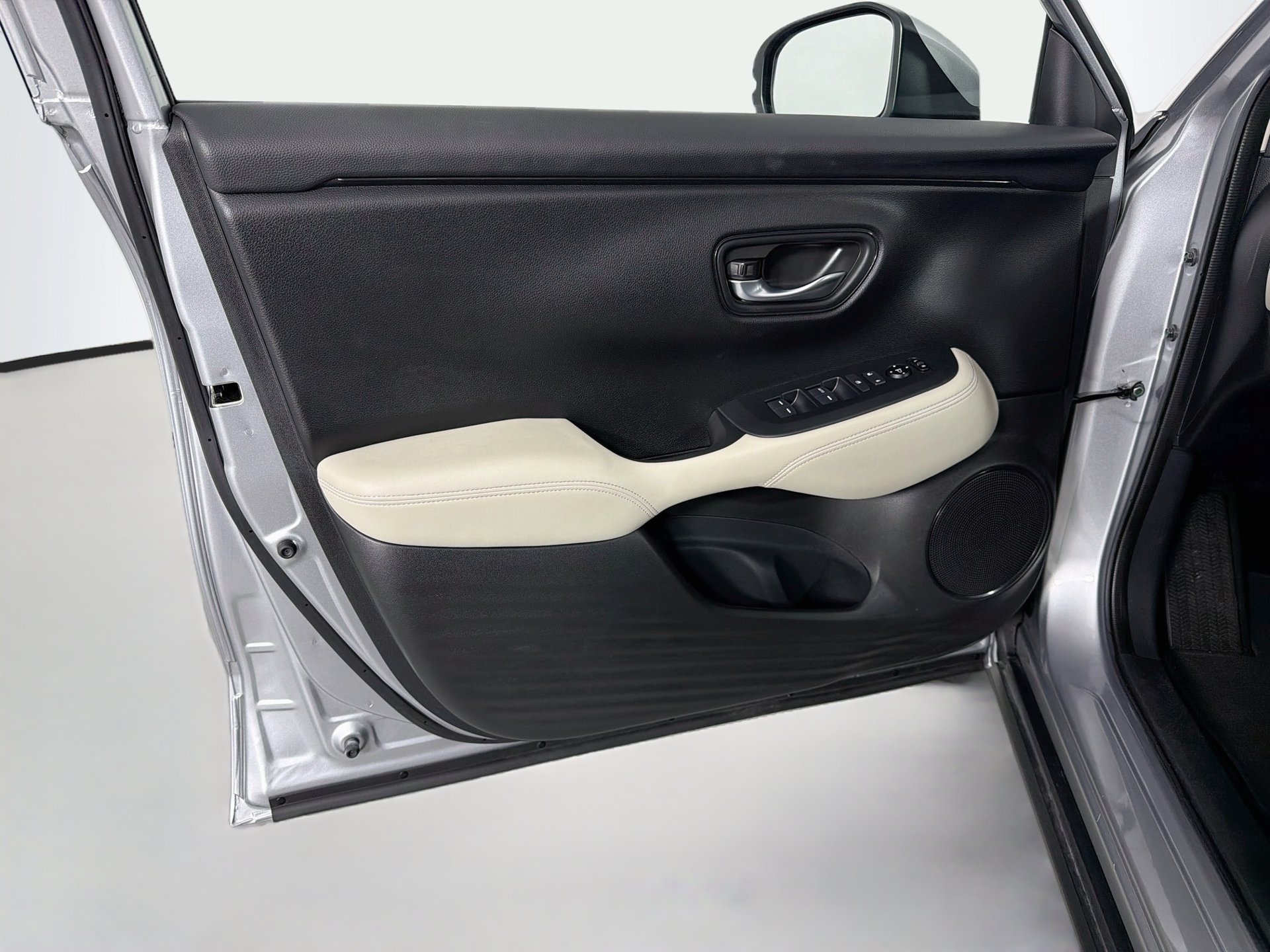 Certified 2024 Honda HR-V LX image 20