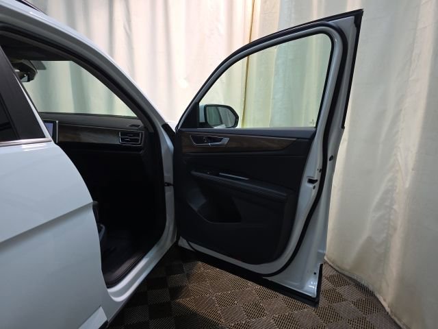 Used 2025 Volkswagen Atlas SE image 35