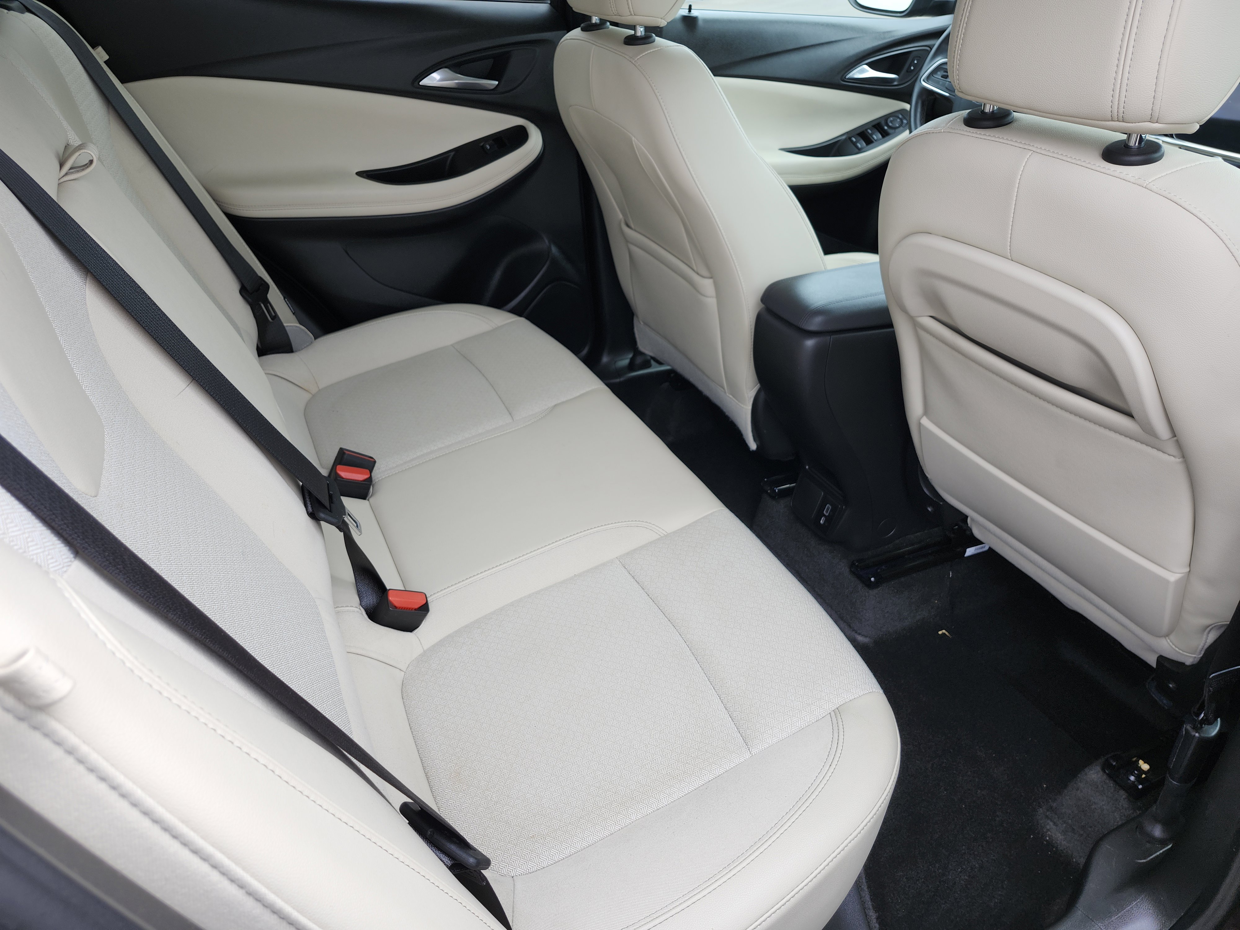 Used 2020 Buick Encore GX Select image 19