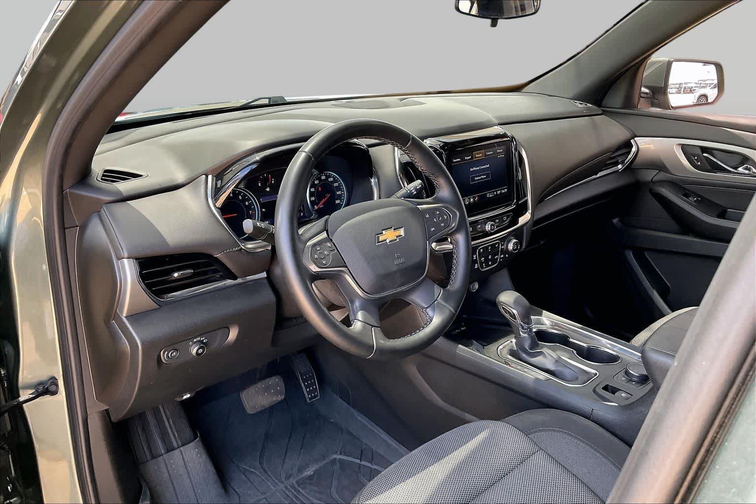 Used 2023 Chevrolet Traverse LT FWD image 16