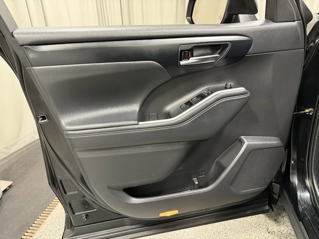 Used 2022 Toyota Highlander XLE image 21