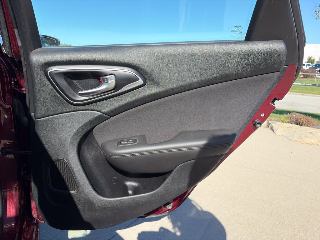 Used 2015 Chrysler 200 Limited w/ Convenience Group FWD image 27