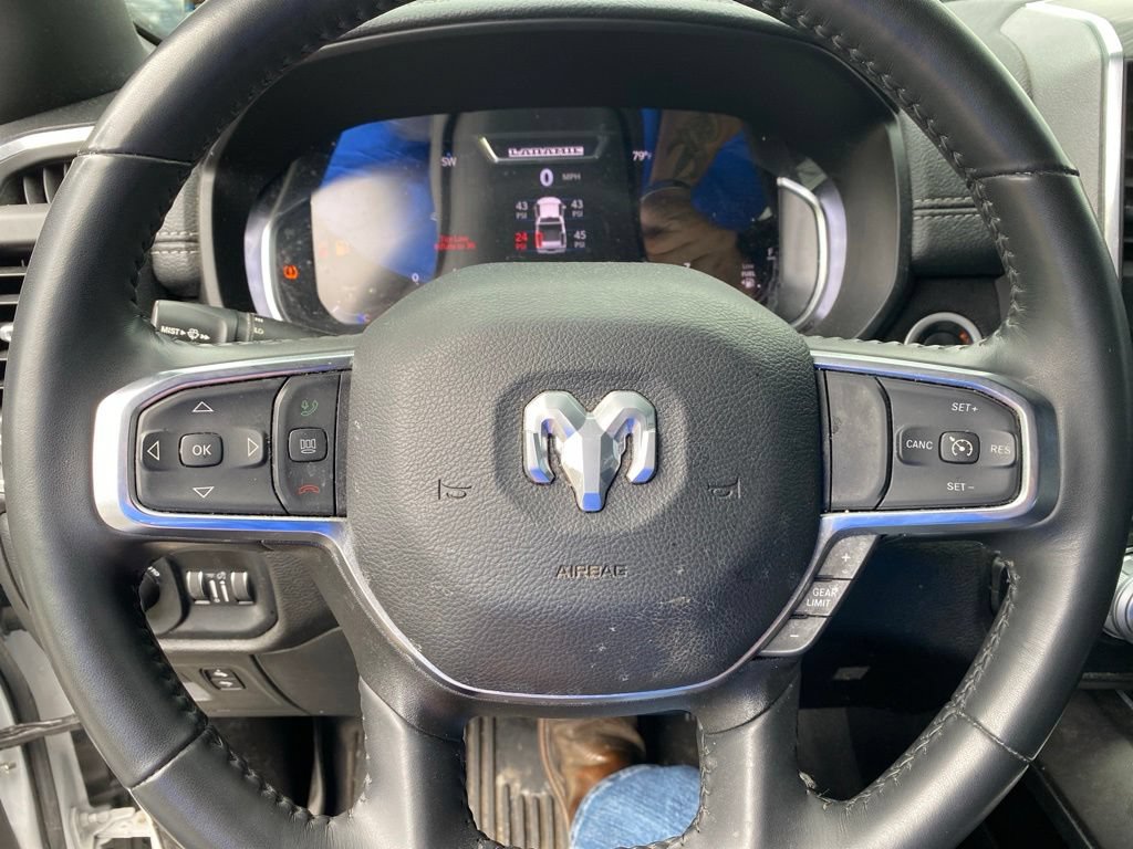 Used 2024 RAM 1500 Laramie AWD/4WD image 17