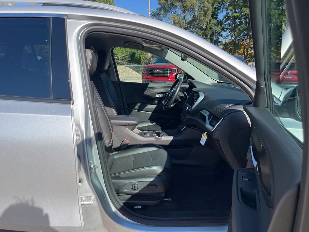 Used 2022 GMC Terrain SLT w/ LPO, Floor Liner Package AWD/4WD image 34