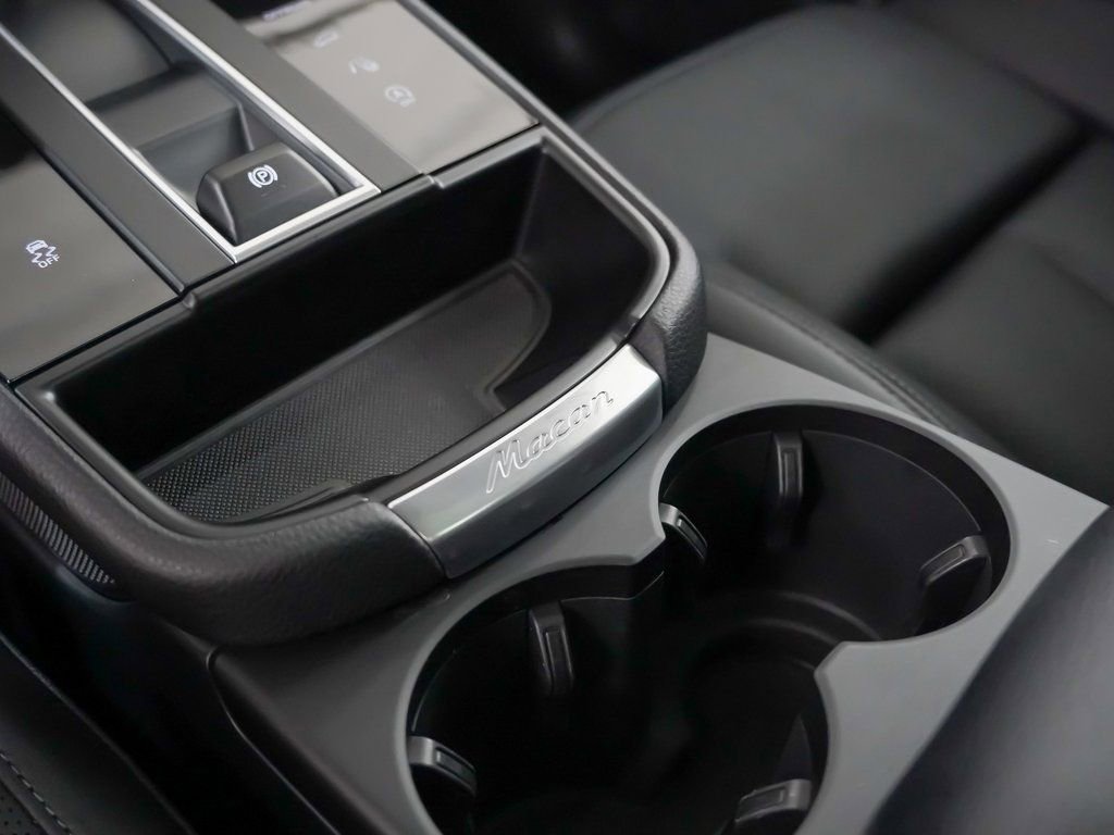 Certified 2025 Porsche Macan image 34