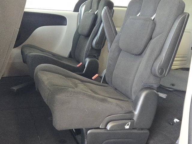 Used 2016 Dodge Grand Caravan American Value Package w/ UConnect Hands-Free Group FWD image 12