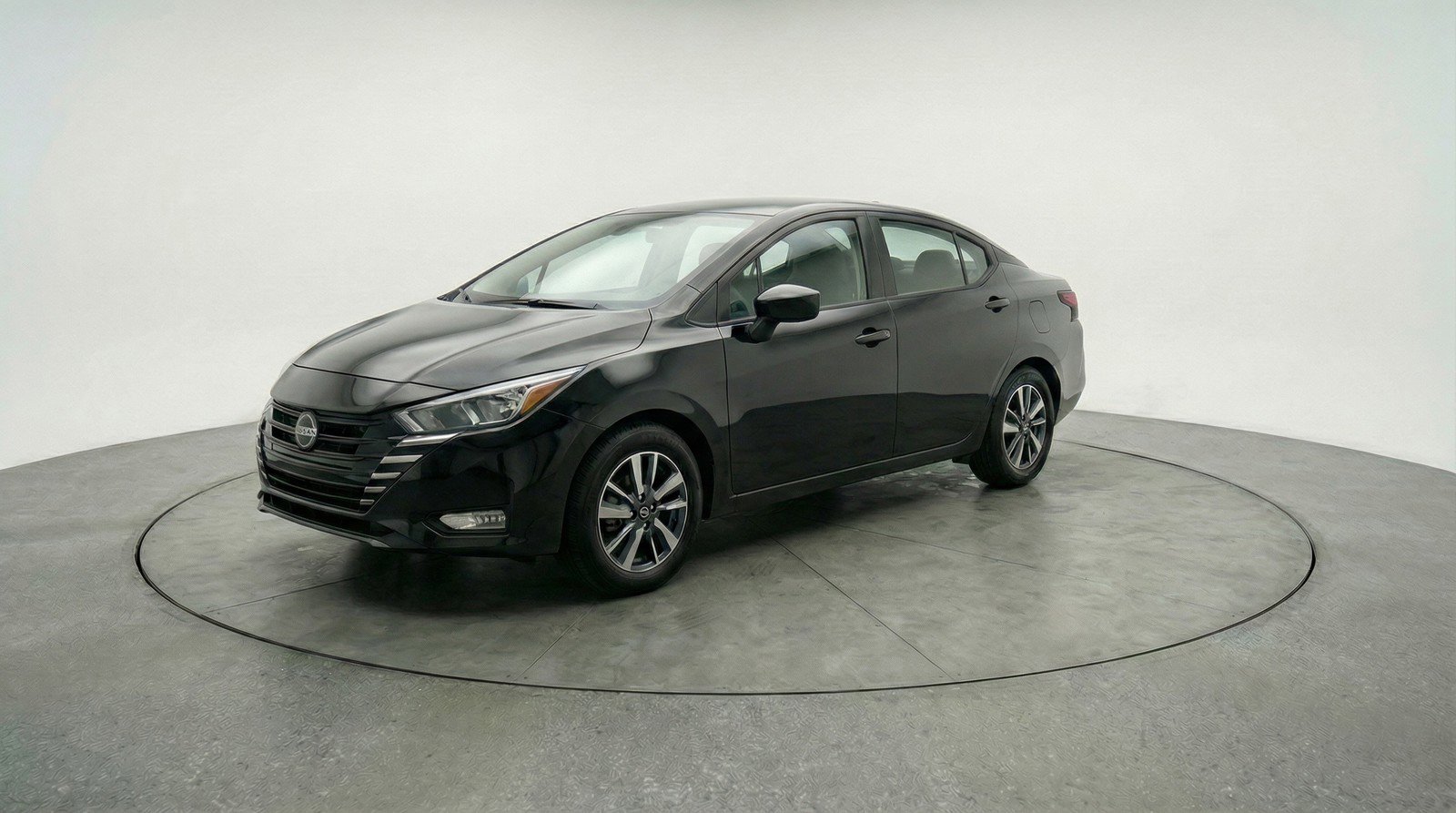 Used 2025 Nissan Versa SV image 3