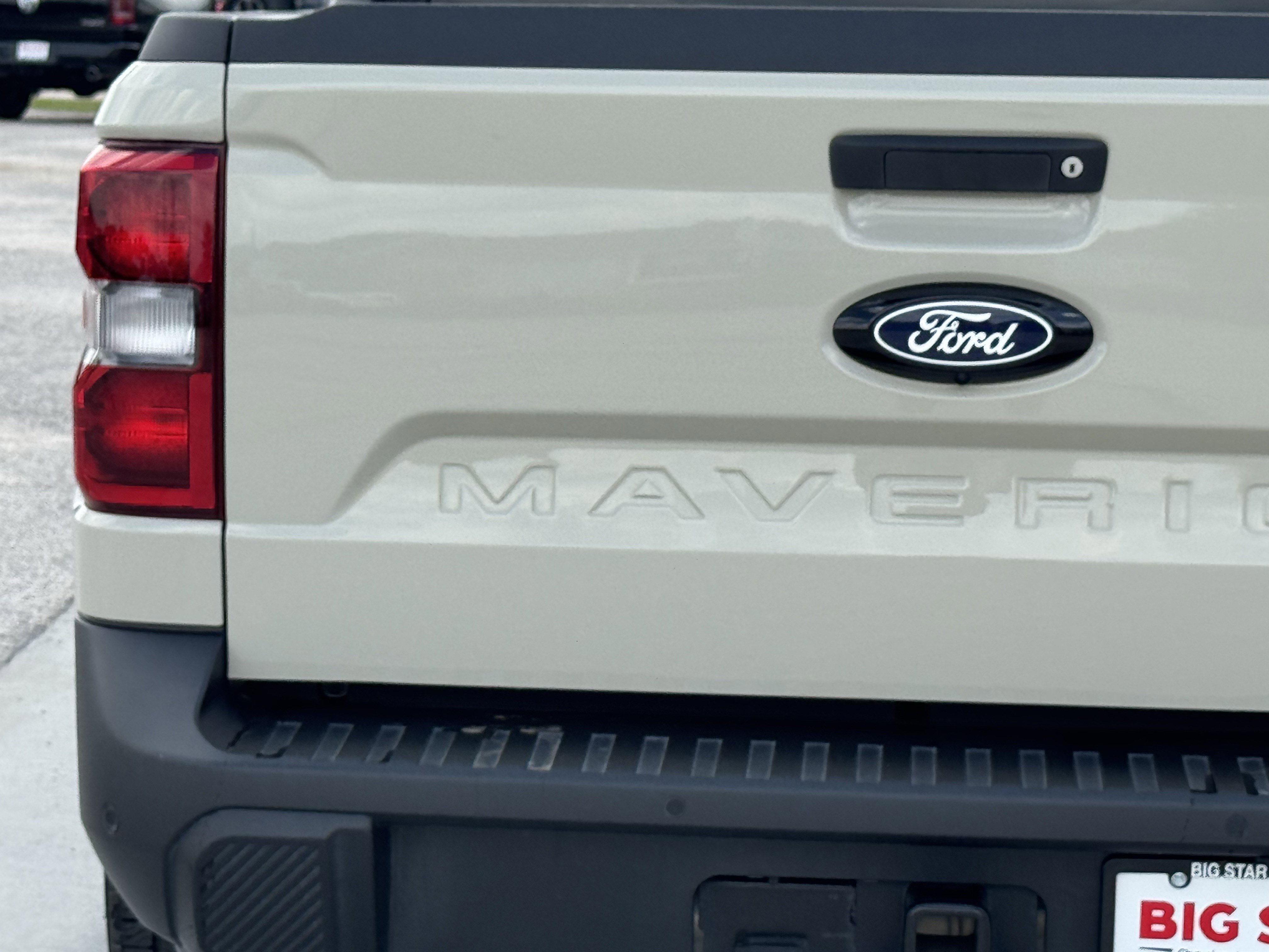 Used 2025 Ford Maverick Lariat image 11