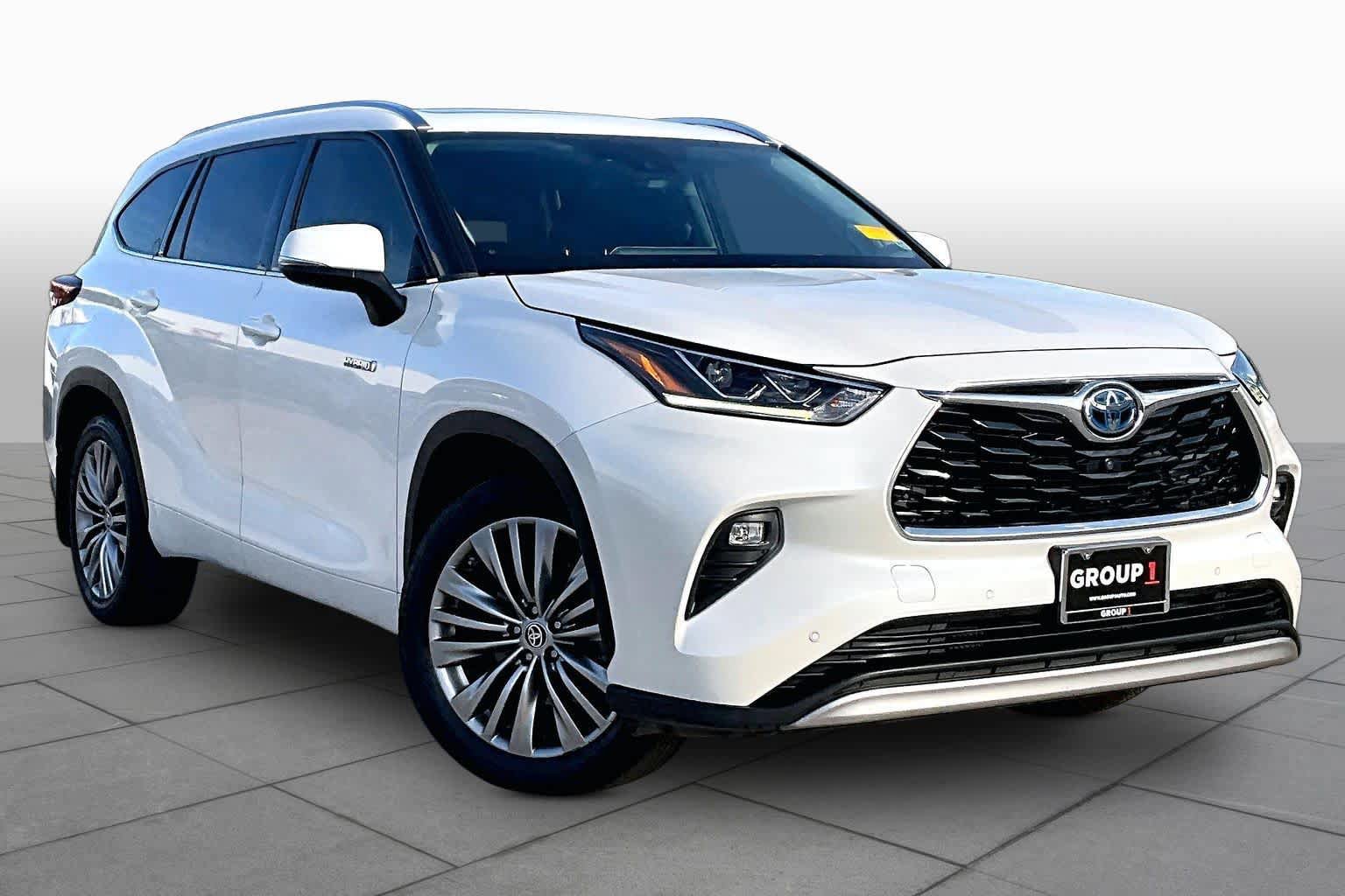 Used 2020 Toyota Highlander Platinum FWD image 3