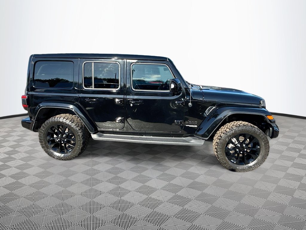 Used 2022 Jeep Wrangler Unlimited Sahara AWD/4WD image 5