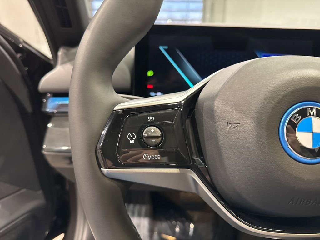 Used 2025 BMW i5 xDrive40 w/ Premium Package AWD/4WD image 38