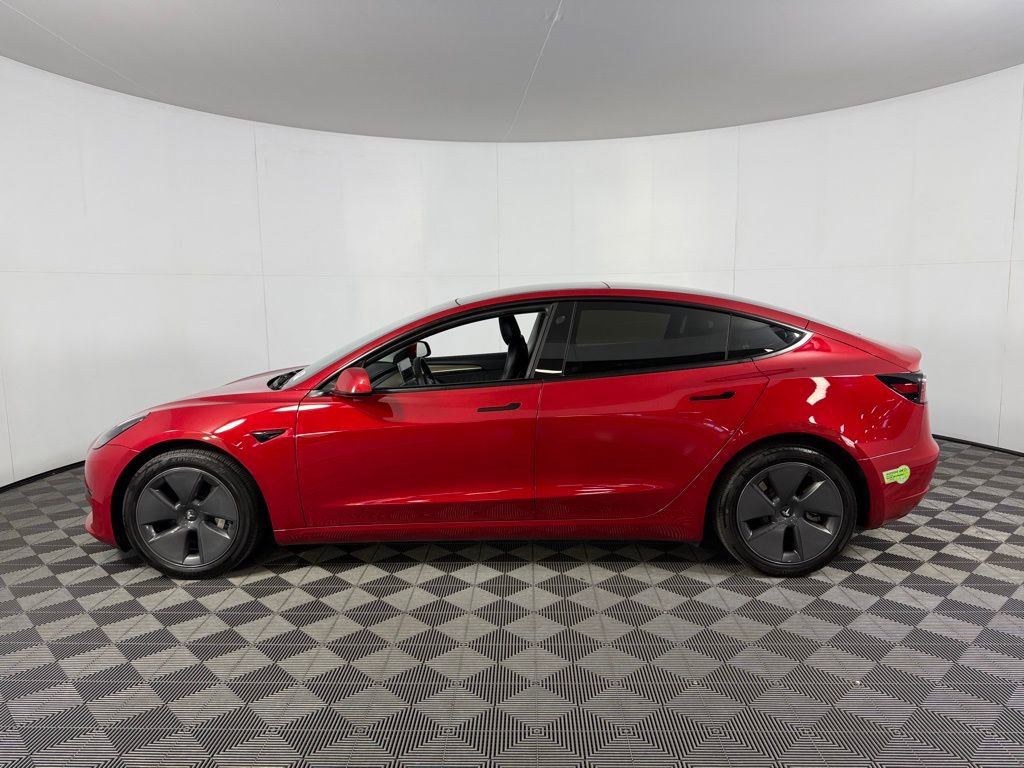 Used 2023 Tesla Model 3 Standard Range image 9