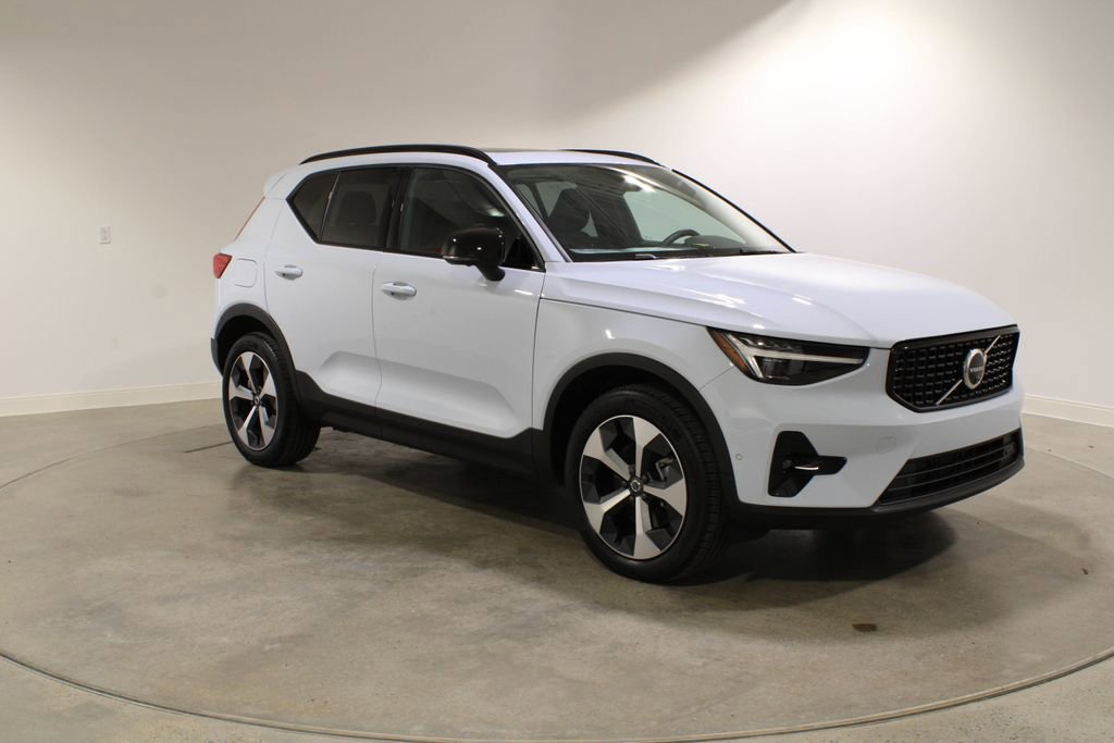 Used 2026 Volvo XC40 B5 Plus w/ Protection Package Premier AWD/4WD image 7