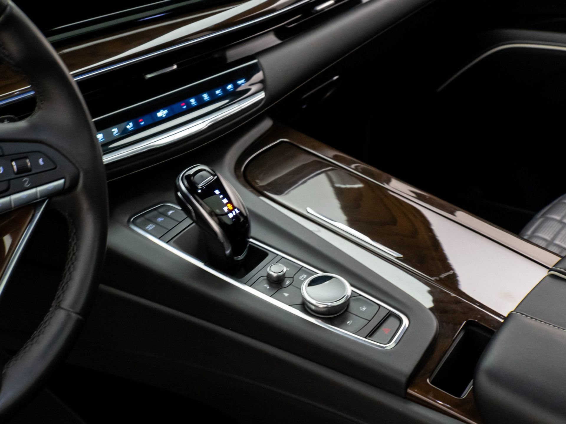 Certified 2024 Cadillac Escalade ESV Premium Luxury Platinum w/ Heavy-Duty Trailer Package image 14