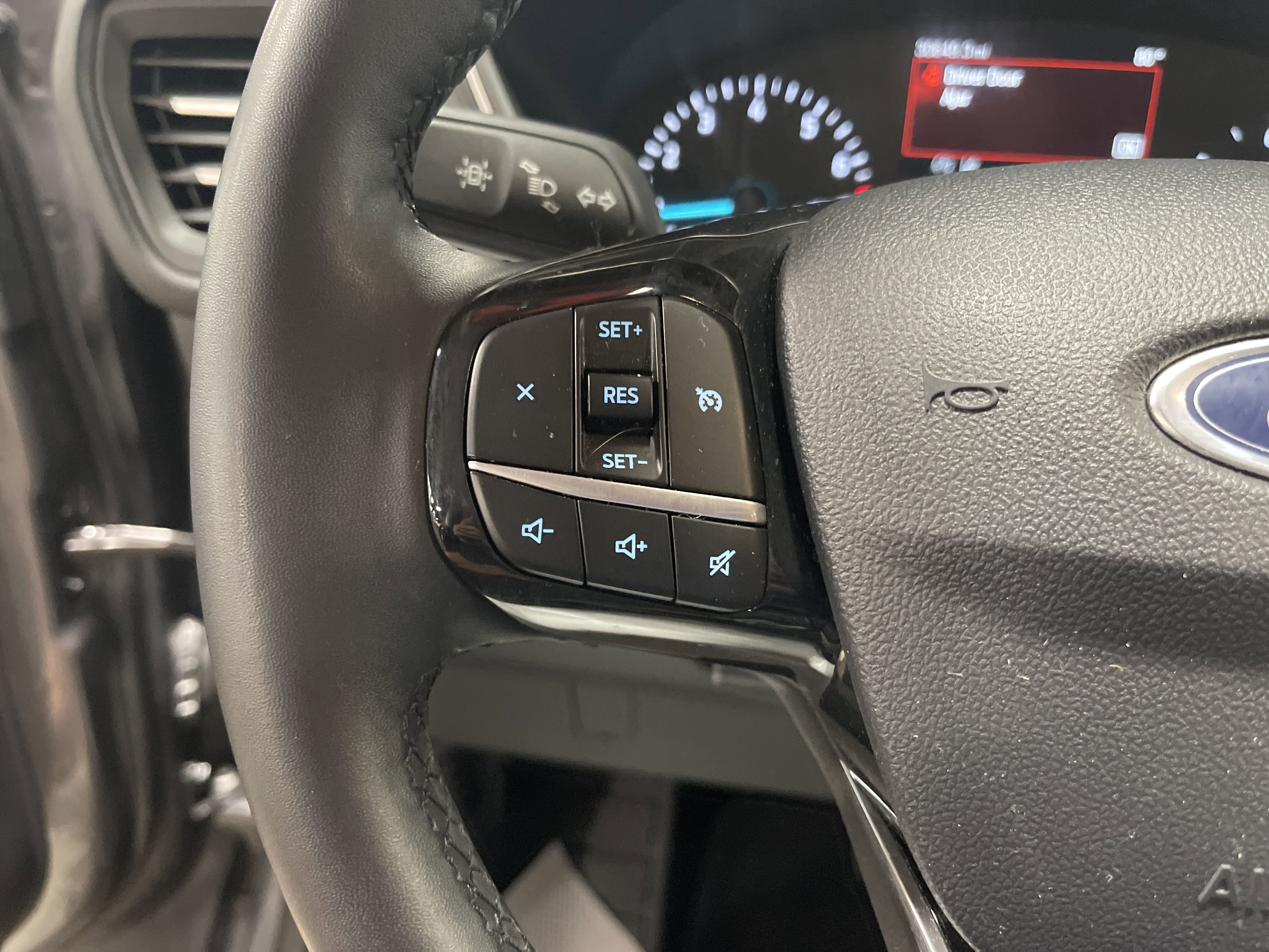 Used 2022 Ford Escape SEL image 17