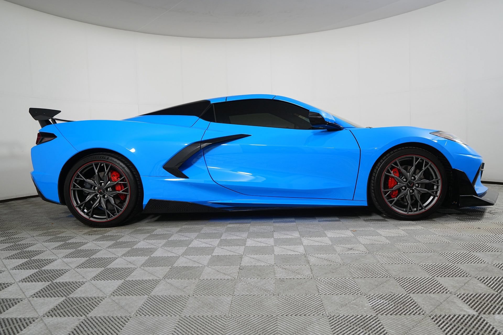 Used 2024 Chevrolet Corvette Stingray Premium Conv w/ Battery Protection Package RWD image 5