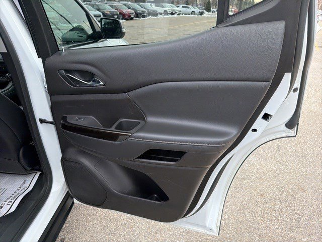 Used 2021 GMC Acadia AT4 w/ Technology Package image 18