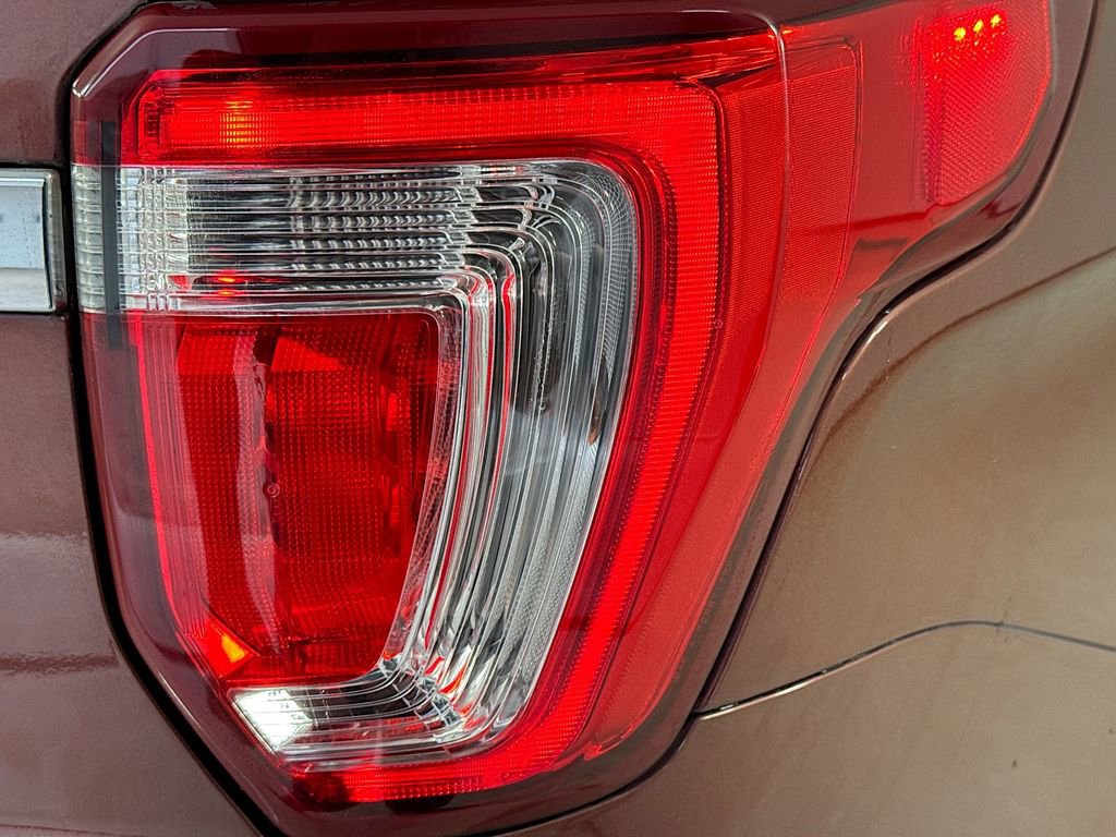 Used 2018 Ford Explorer XLT w/ Equipment Group 201A FWD image 32