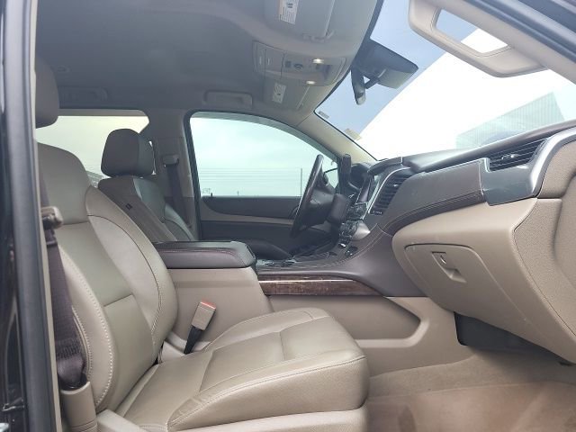 Used 2020 Chevrolet Suburban LT w/ Luxury Package image 12