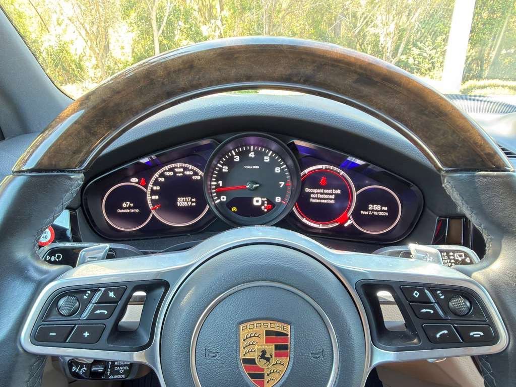 Certified 2023 Porsche Cayenne Platinum Edition image 10