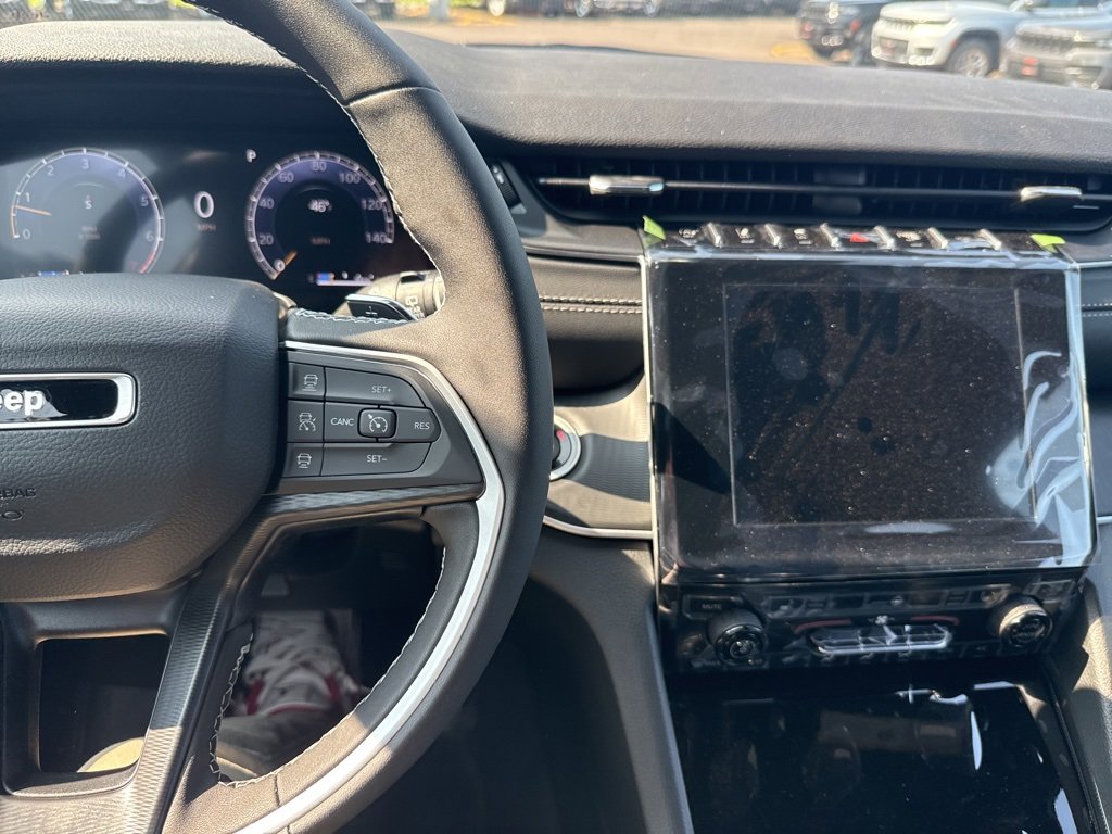 New 2025 Jeep Grand Cherokee Altitude image 24