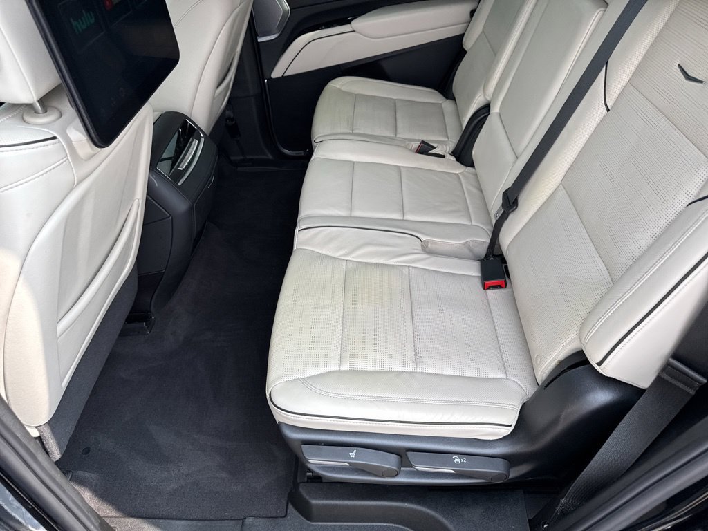 Used 2024 Cadillac Escalade Sport w/ LPO, ONYX Package AWD/4WD image 31