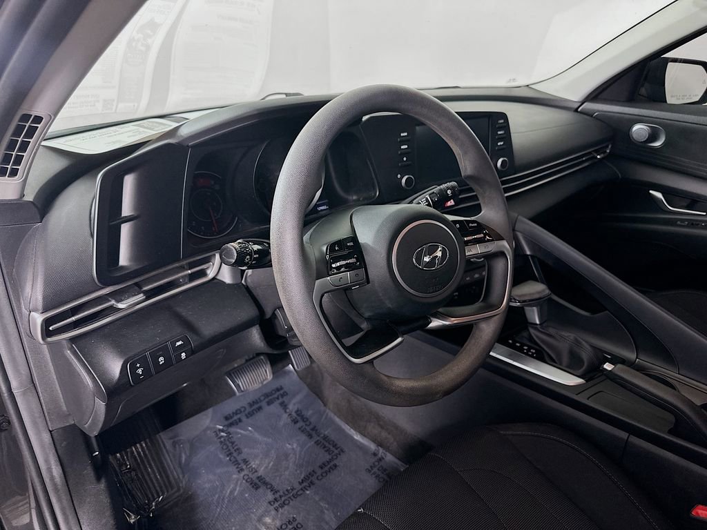 Used 2022 Hyundai Elantra SE image 14