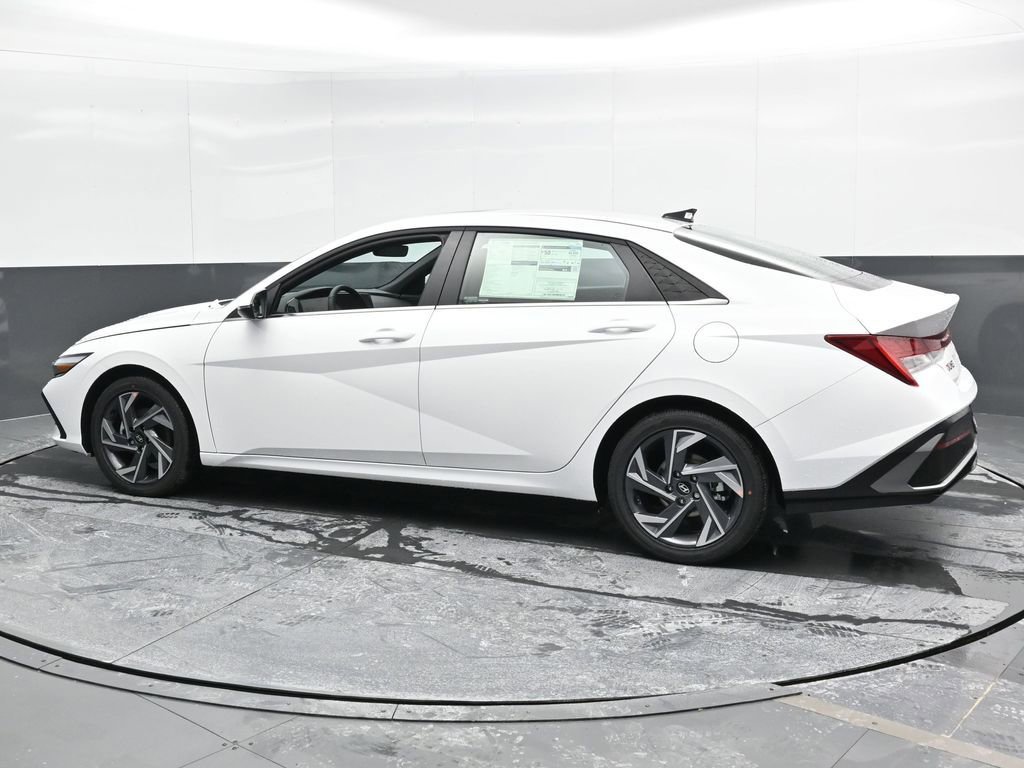 Used 2025 Hyundai Elantra Limited FWD image 9