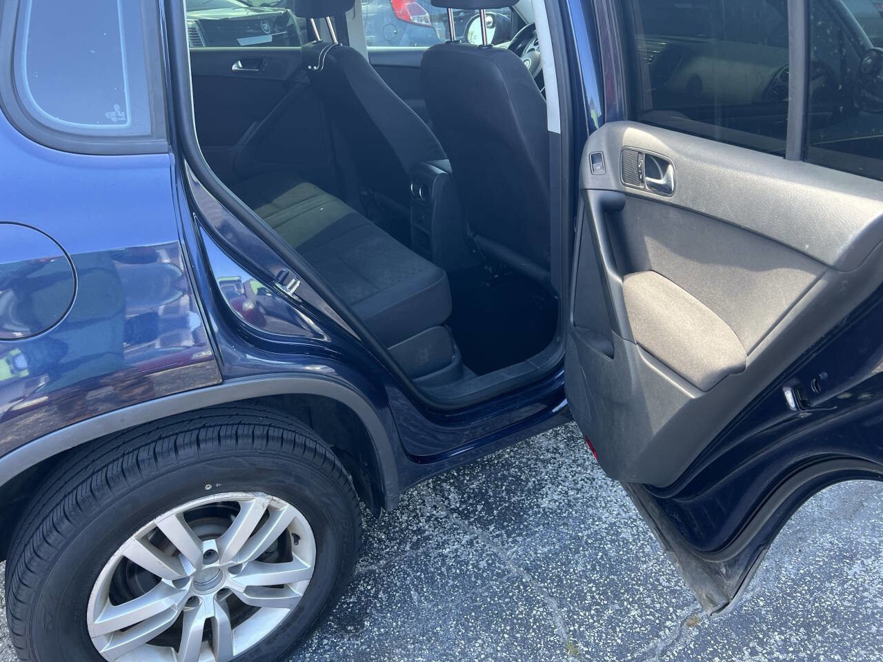 Used 2015 Volkswagen Tiguan SE image 12