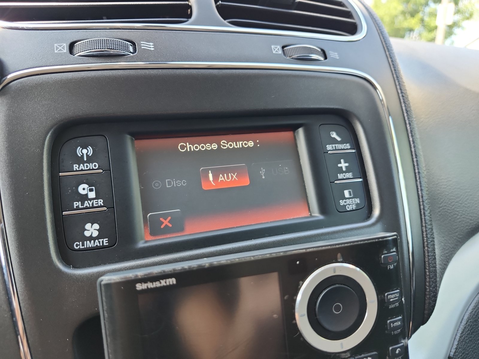 Used 2019 Dodge Journey SE FWD image 18