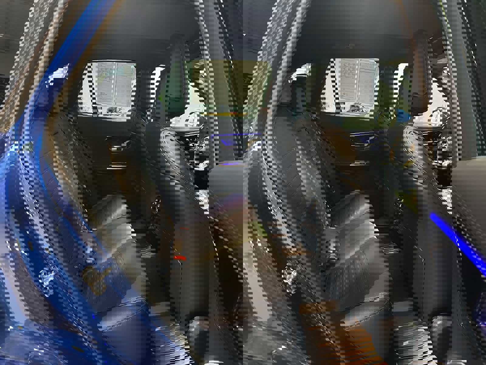 Used 2024 Mercedes-Benz GLC 300 4MATIC image 11