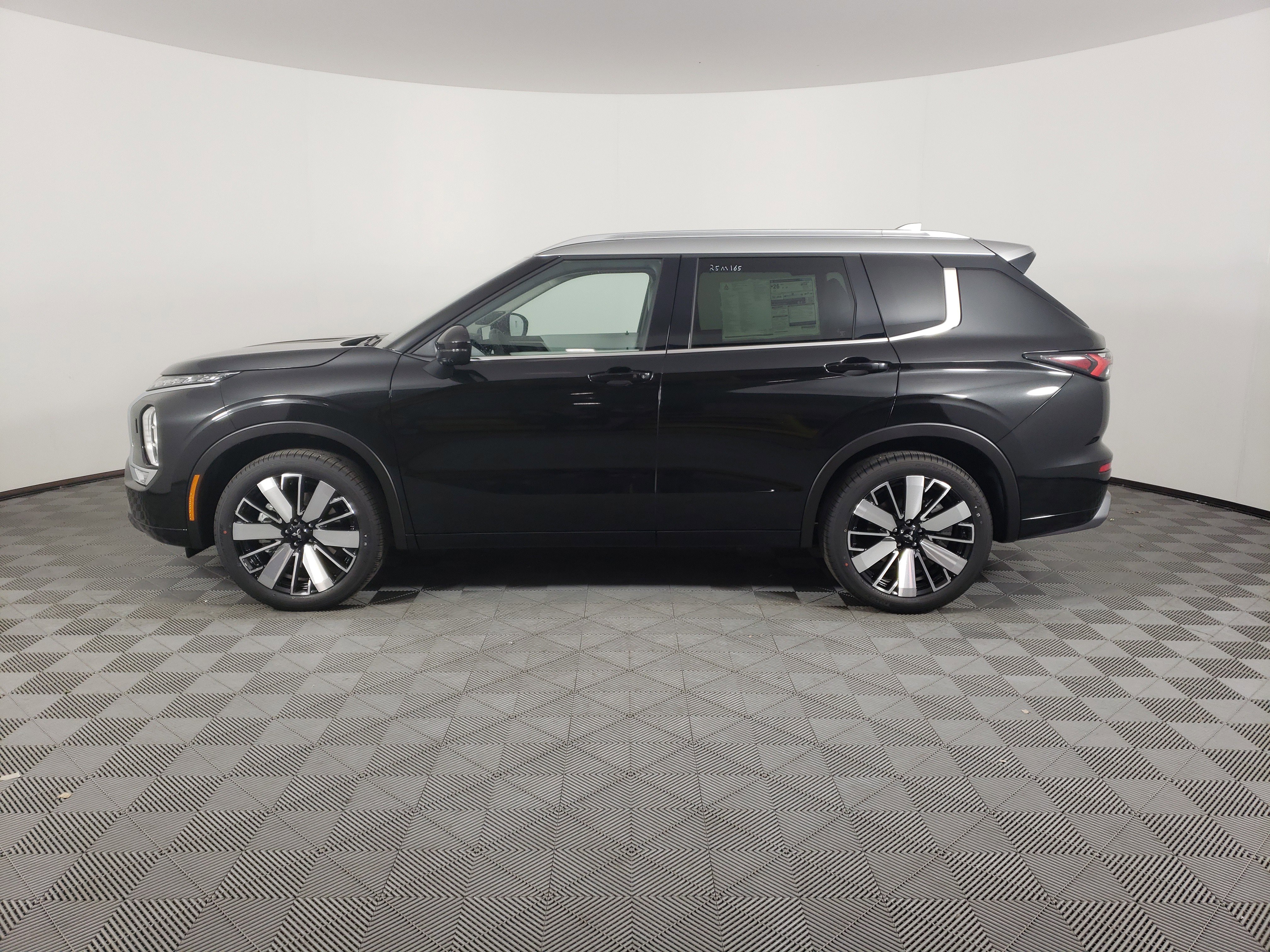 New 2025 Mitsubishi Outlander AWD image 5