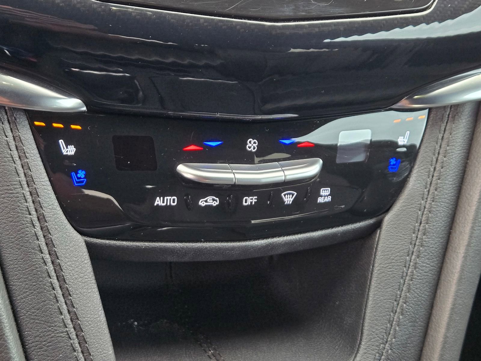 Used 2023 Cadillac XT6 Sport w/ Technology Package AWD/4WD image 17