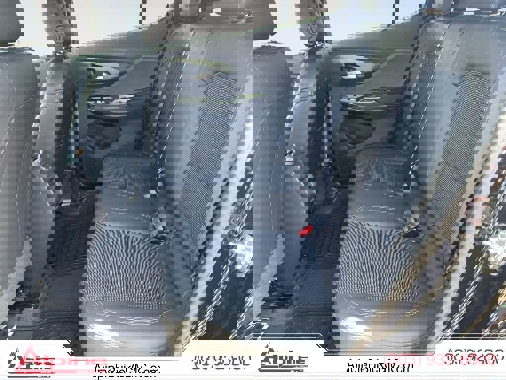 Used 2025 Buick Envista Preferred image 13